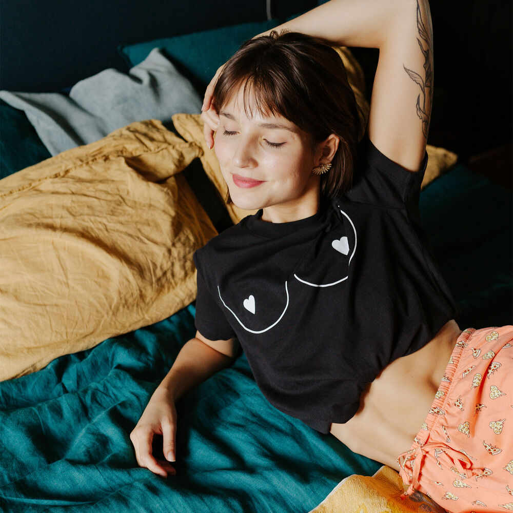 Top met print boobs bigboobiz zwart.